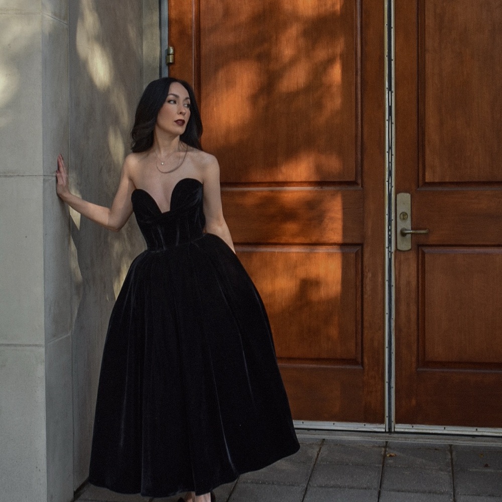 Elegant Black Strapless Evening Dress